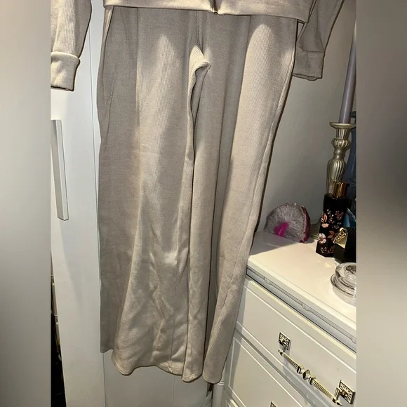 Hollister Gilly Hicks Cosy Waffle Zip-up Set - Picture 4 of 7